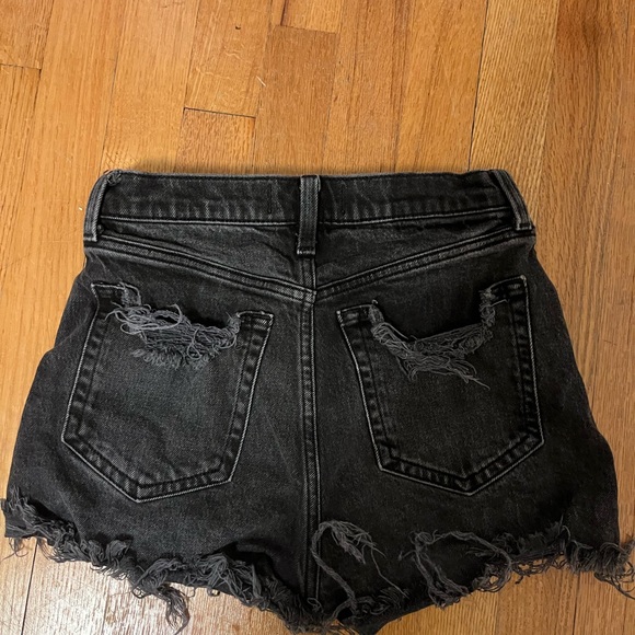 Abercrombie Ultra High Rise Short (Black, Size 0) - Picture 2 of 3